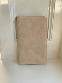 Paspoorthoes Suede Greige | 6 pers. | Studio Poespas