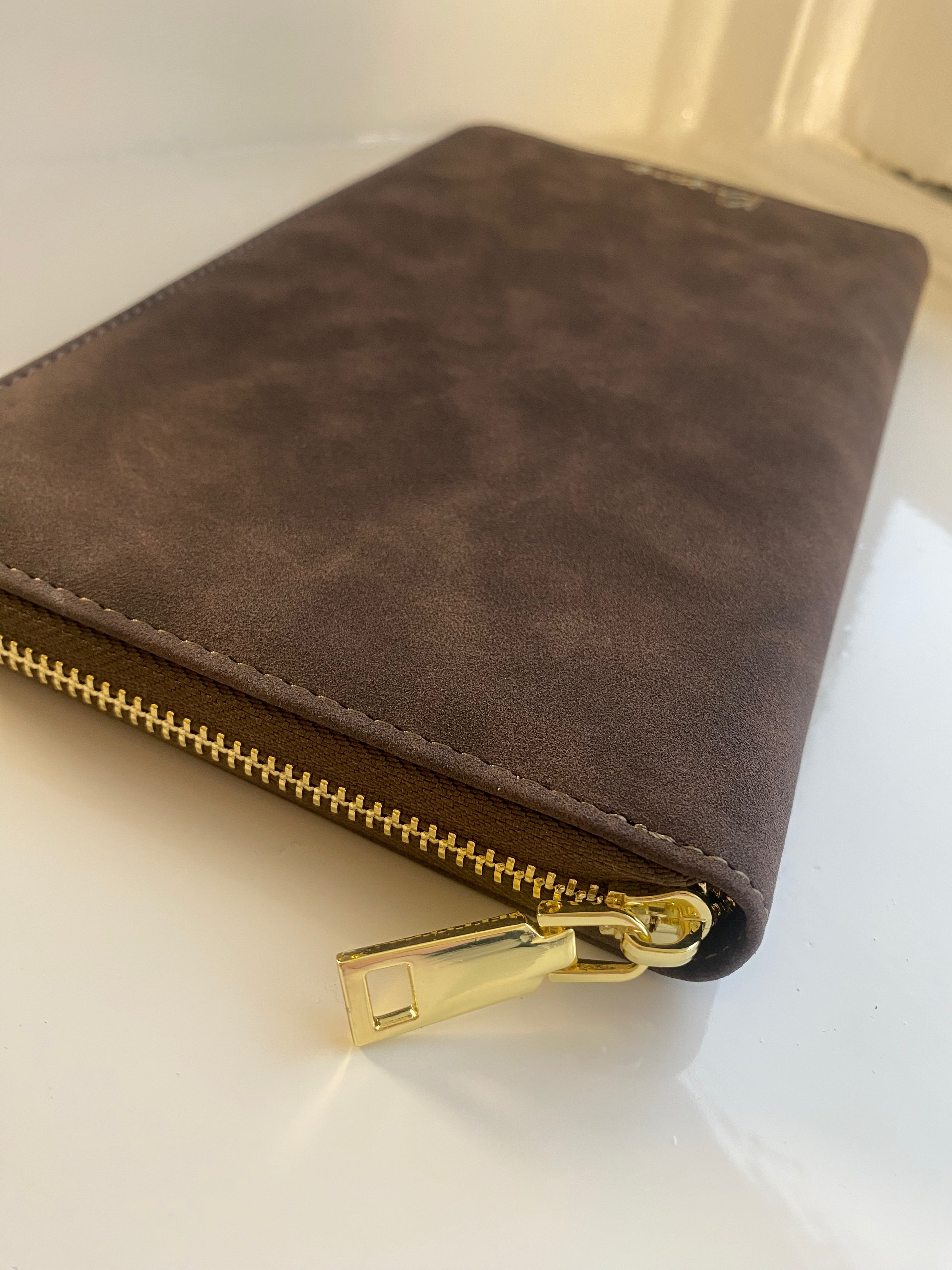 Paspoorthoes | Brown Suede | Studio Poespas