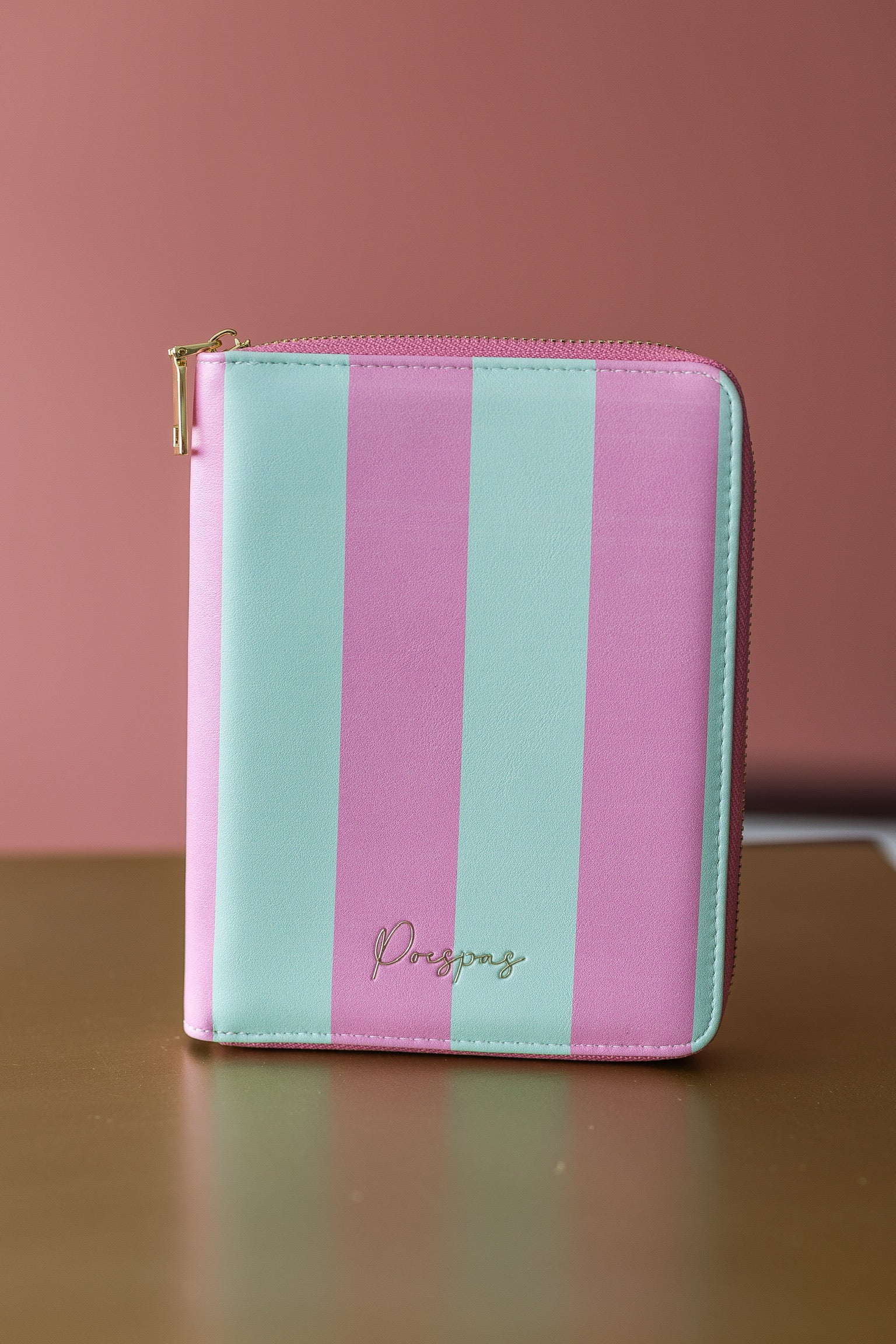 Paspoorthoes_Stripes_Mint_Pink_tm_4_pers._Studio_Poespas1_da92c480-6a33-424d-99f9-47f75af2f4eb.jpg
