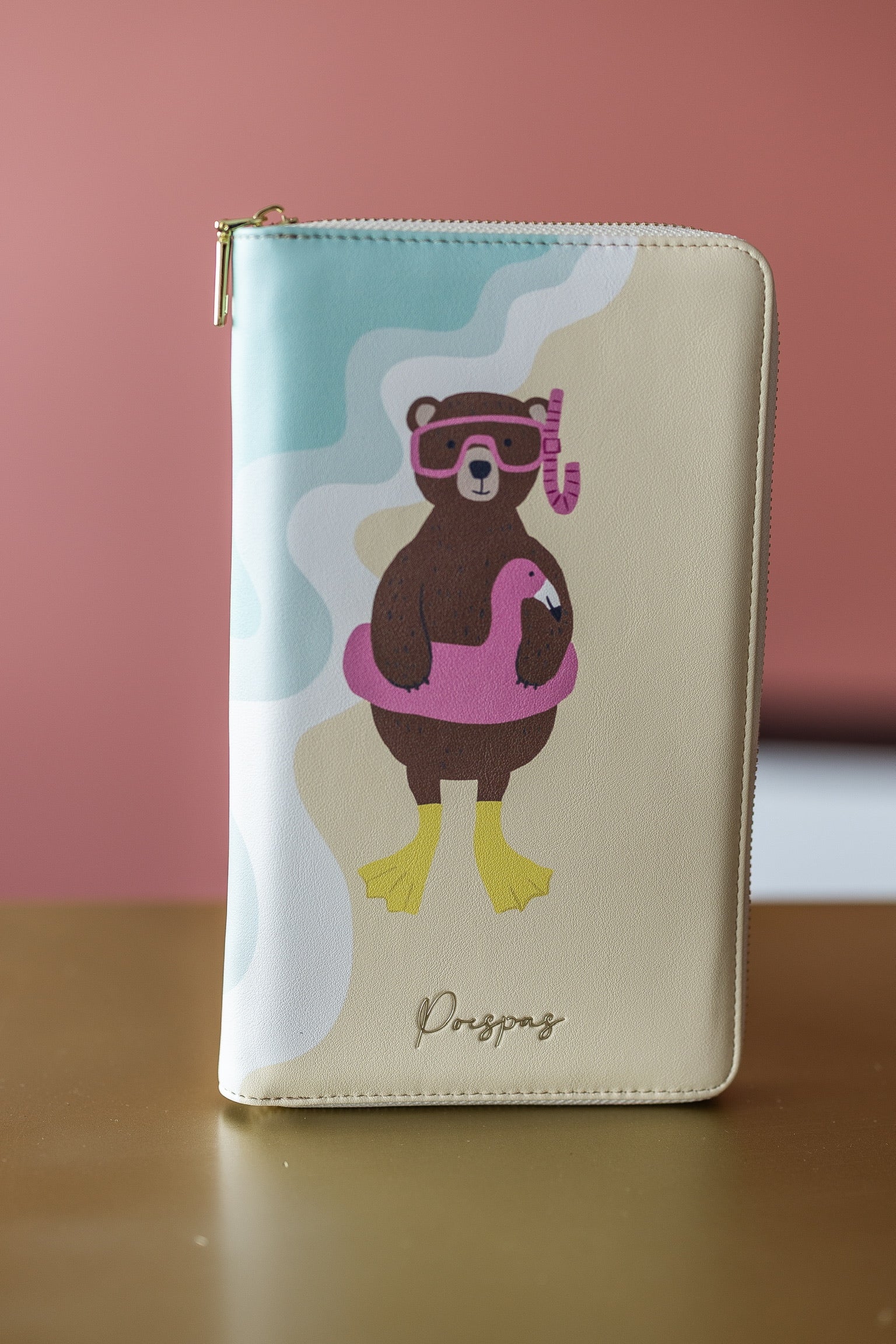 Paspoorthoes_Swim_Bear_tm_6_pers._Studio_Poespas1_202d7f0e-0384-42ca-893b-7c678e41bf4b.jpg
