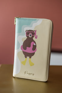 Paspoorthoes Swim Bear | t/m 6 pers. | Studio Poespas