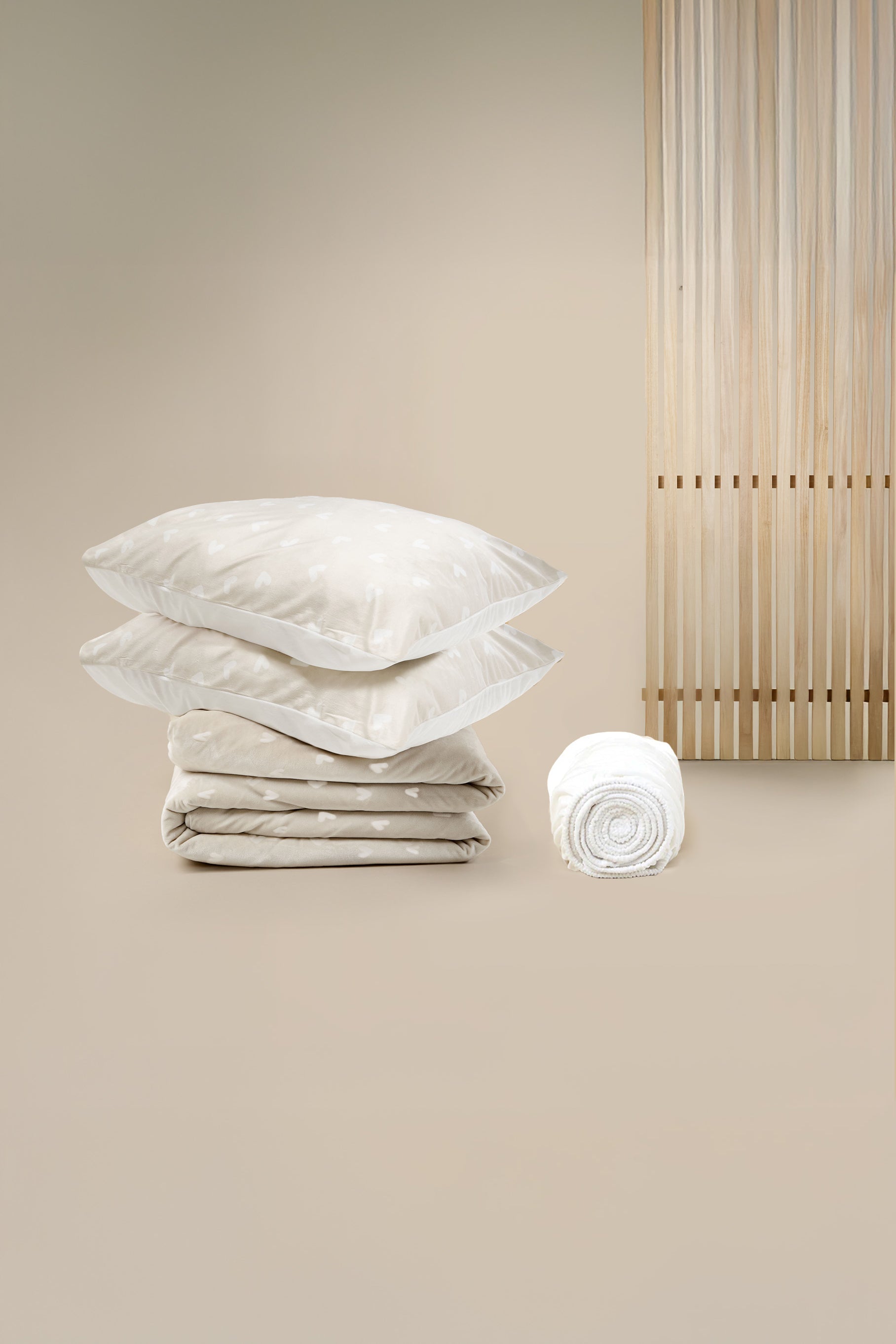 PoesPas-x-Fresh-white-Soft-Sleeper_70c9652d-e609-40a0-8c97-022b6421c579.jpg