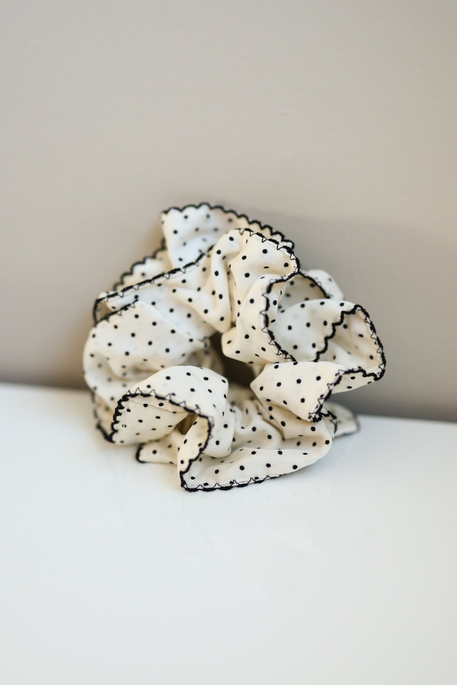 Scrunchie Betty | White