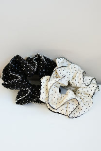 Scrunchie Betty | White