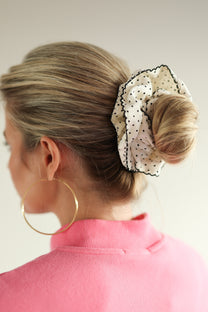 Scrunchie Betty | White
