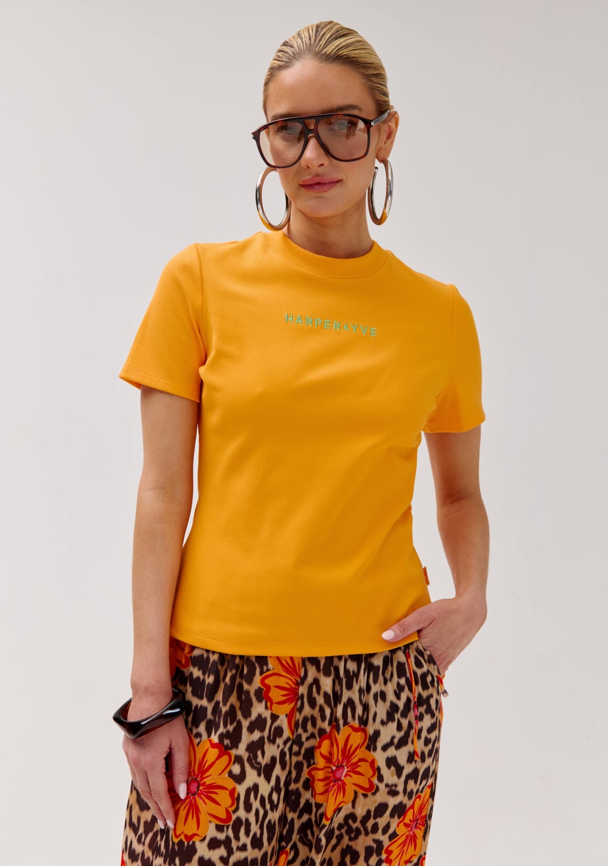 ShirtCammy_Blazingorange_Harper_Yve3.jpg