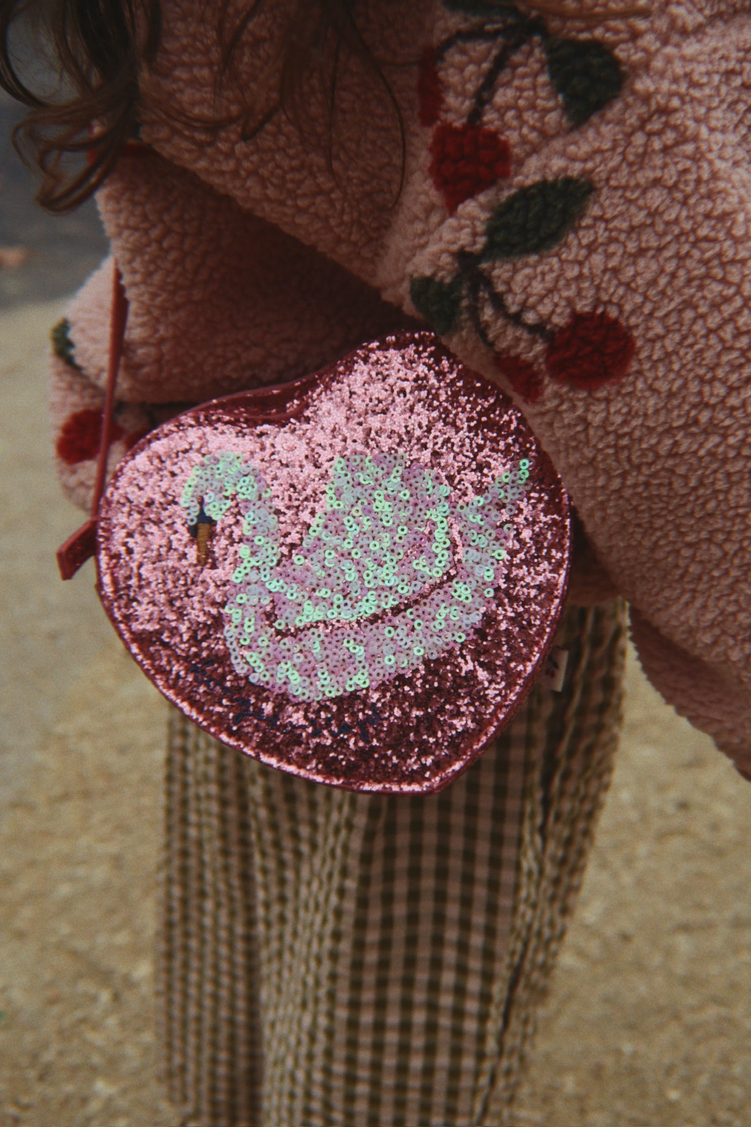 ShoulderbagTut_Swan_KongesSlojd3_2bdae2c6-2ff3-4837-9863-87da5daa5c10.jpg