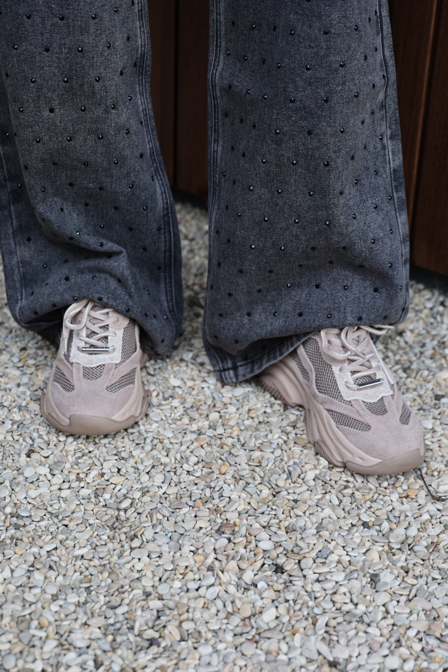 Sneaker_Possession-E_Taupe_grey_suede_Steve_Madden_-_main2.png