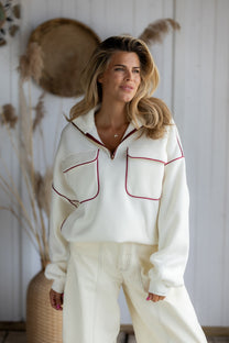 Sweat Poppy Pocket | Warm white | Studio Poespas