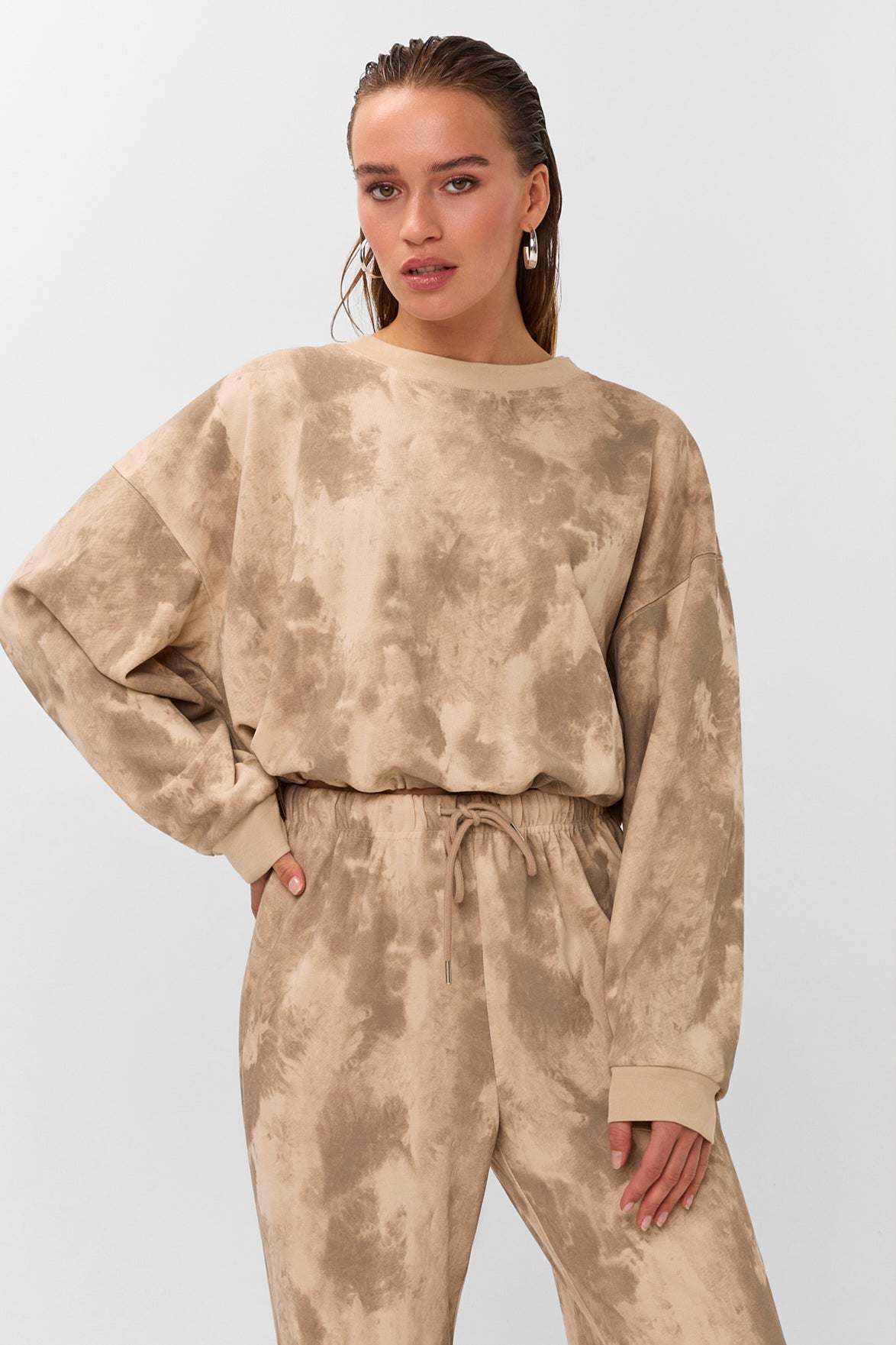 SweaterVela_Beige_StudioAmaya1.jpg