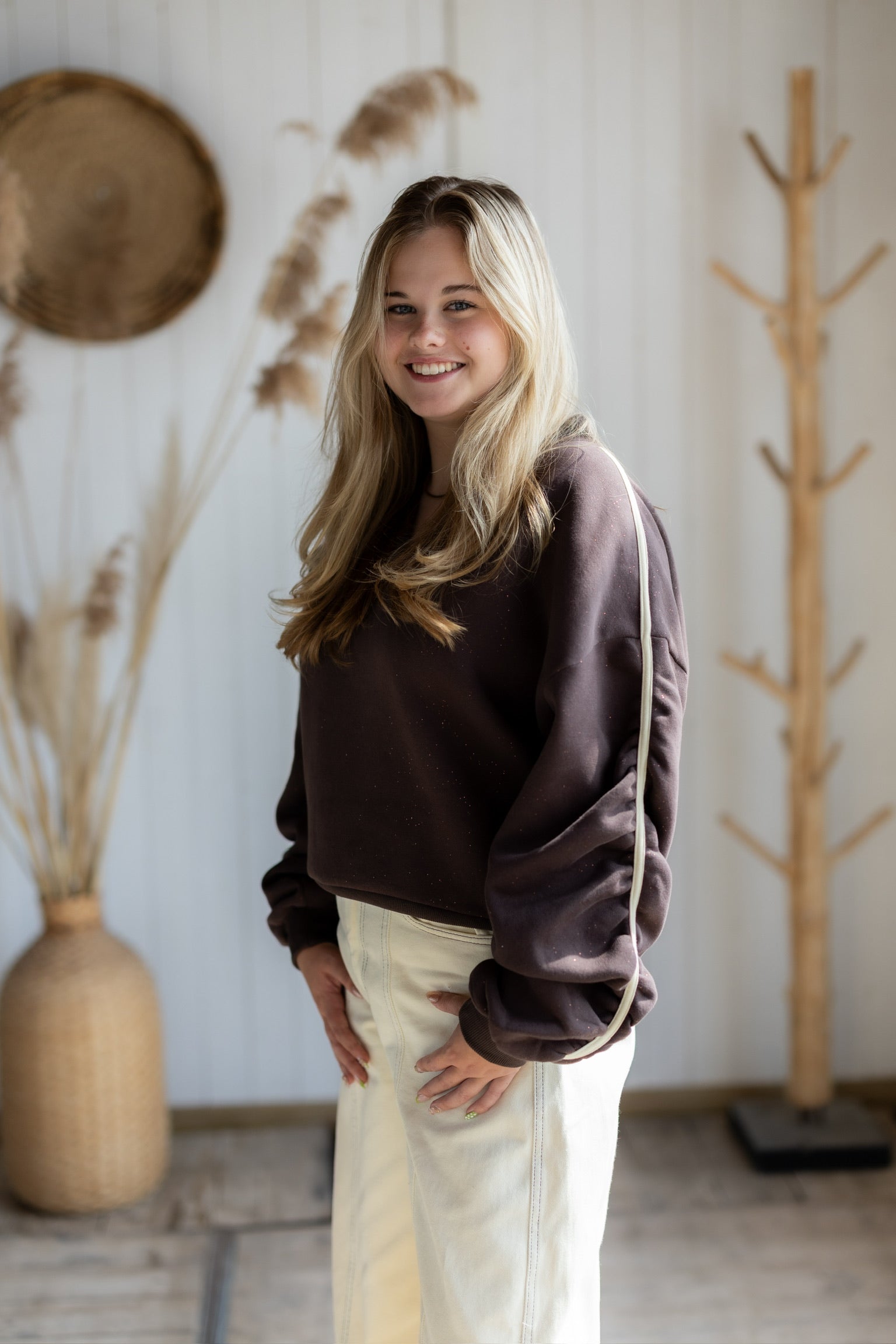 Sweater V-neck Spark | Brown | Studio Poespas