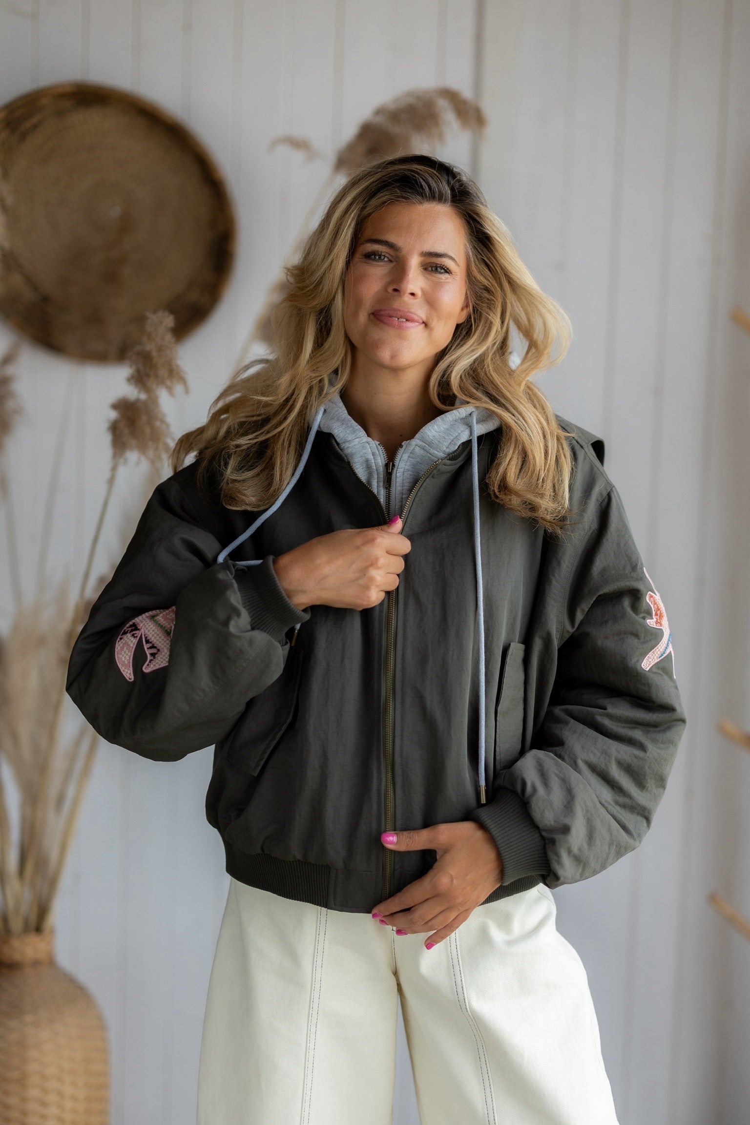 TheBirdieJacket_Army_StudioPoespas1_cef2c3cf-abaa-466c-99b4-122f13c9ecad.jpg