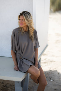 Twisty Tee | Brown | Studio Poespas