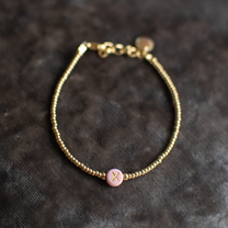 Armband met roze letter | Goud