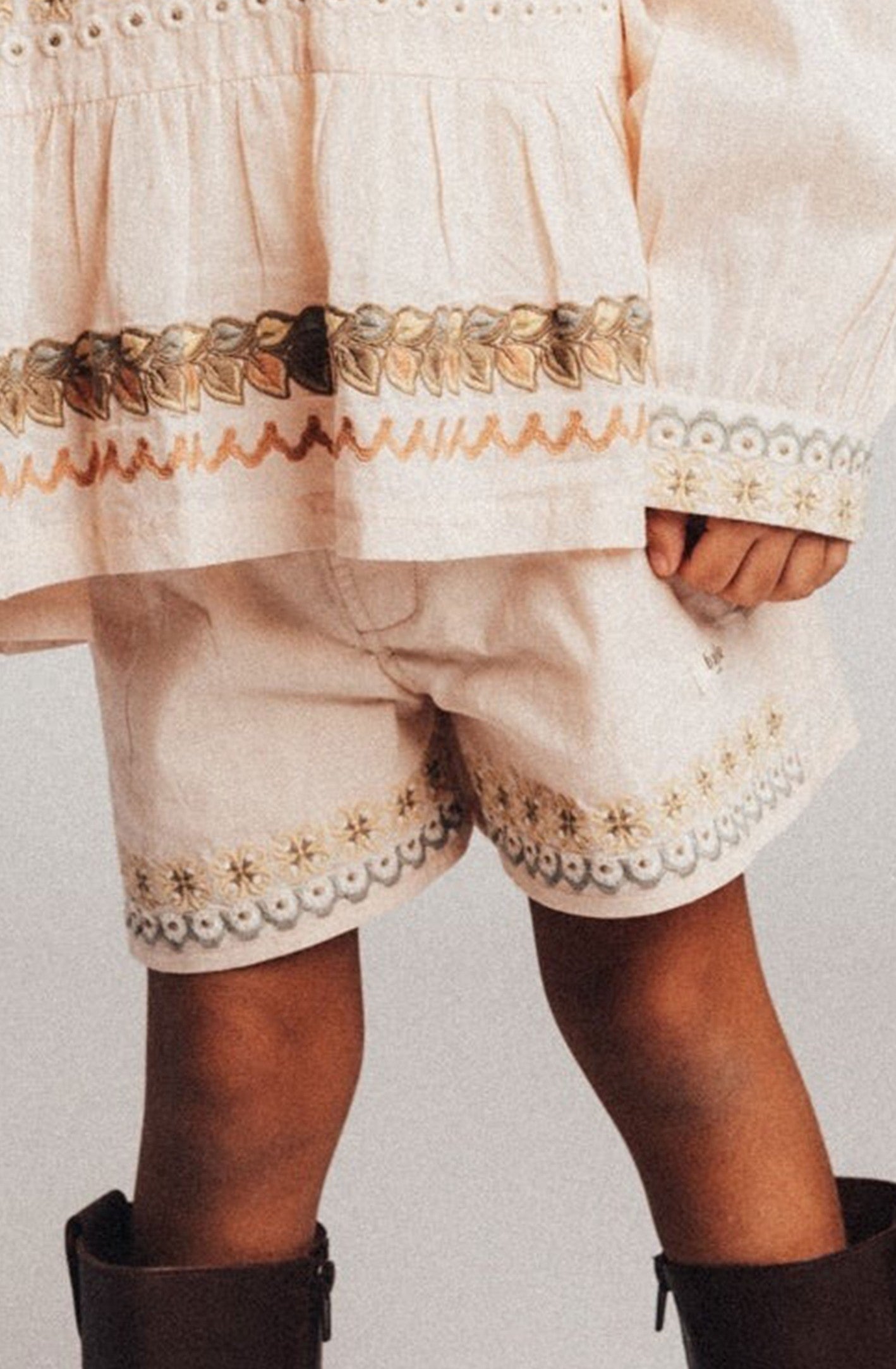 Short-Ovaia-embroidery-_-Rose-salmon-_-Baje-Studio-main