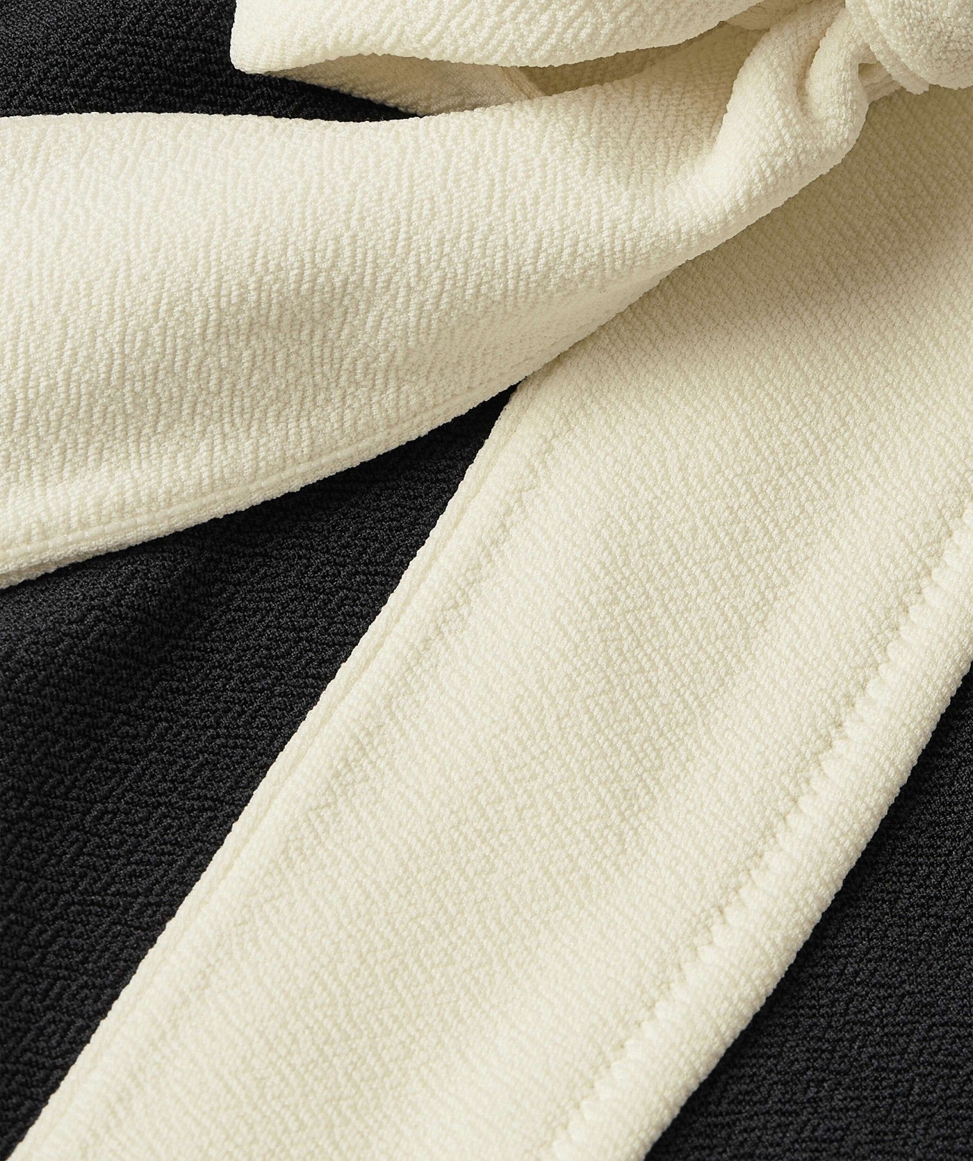 Badpak-azine-black-creme-white-josh-v-7