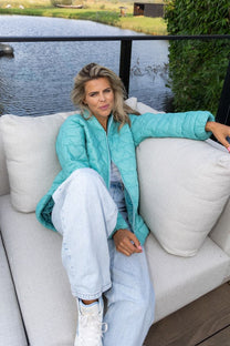 groene bomberjack met stiksels in hartjes vorm