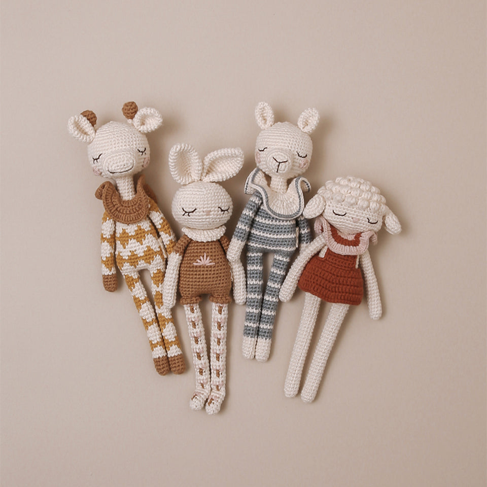 Knuffel Luna Lamb | Cream/burgundy | Patti Oslo