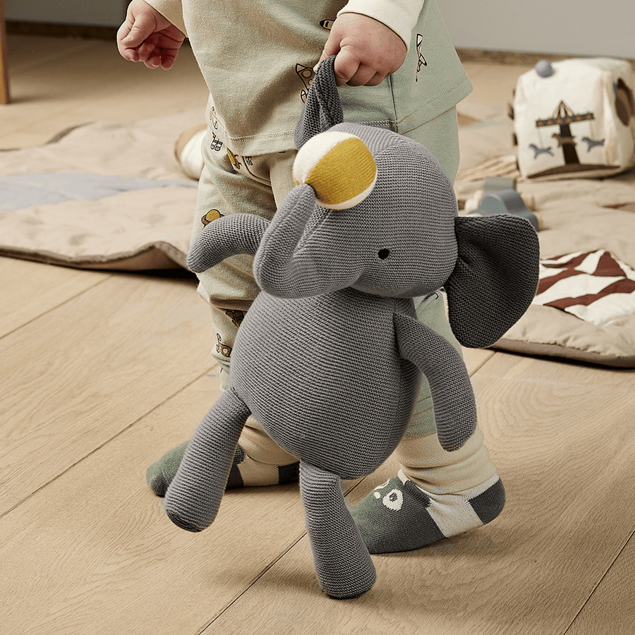 Knuffel knitted elephant | Nuuroo
