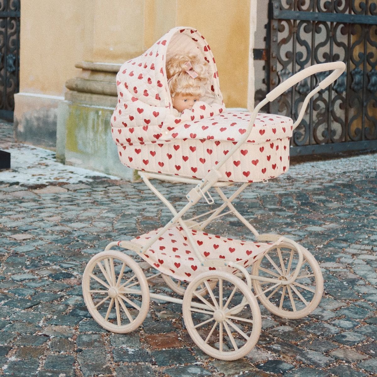 ks101134---doll-pram---amour-rouge---extra-square.jpg