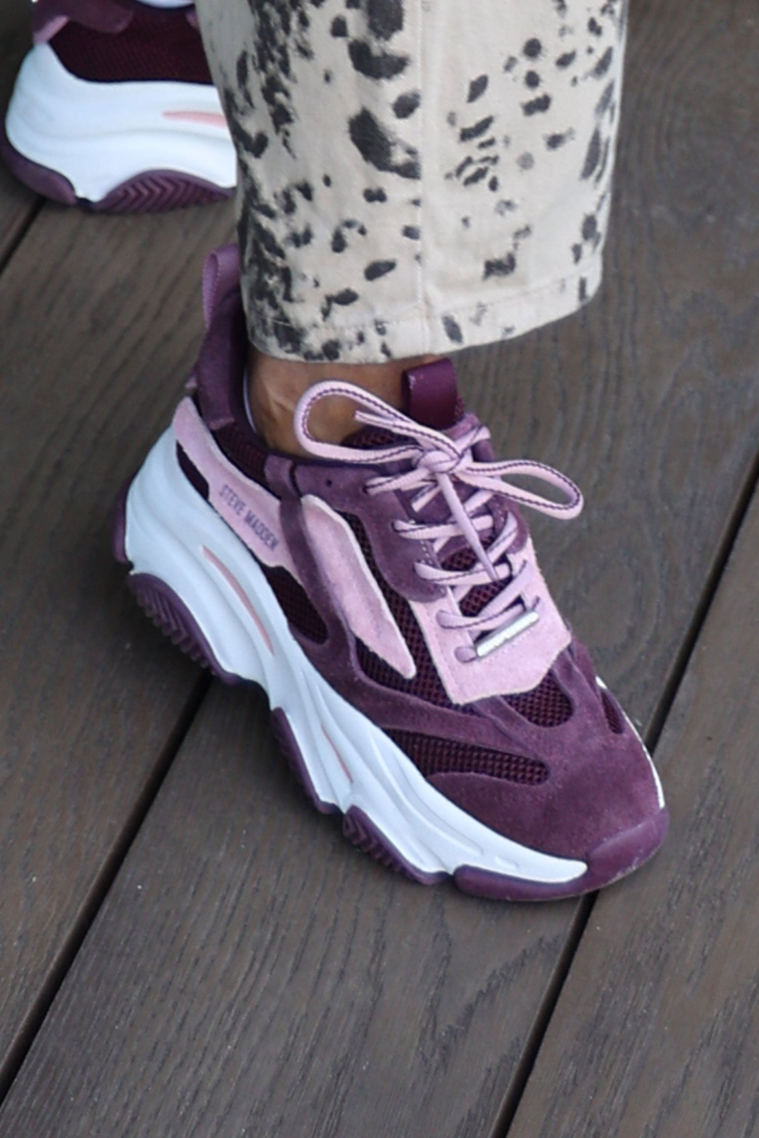 sneaker-possession-e-cherry-suede-steve-madden-main.jpg