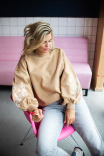 Sweat macaron | Almond | Studio Poespas