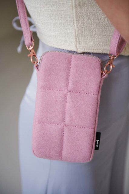 Puffy phone pouch | Cameo blush wool | Tinne+Mia