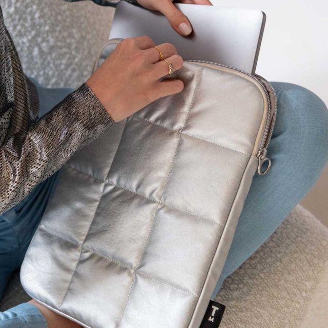 Puffy laptop pouch Senna | Silver | Tinne+Mia